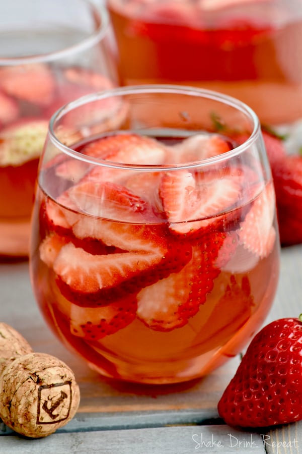 https://www.shakedrinkrepeat.com/wp-content/uploads/2018/01/rose_sangria_picture.jpg