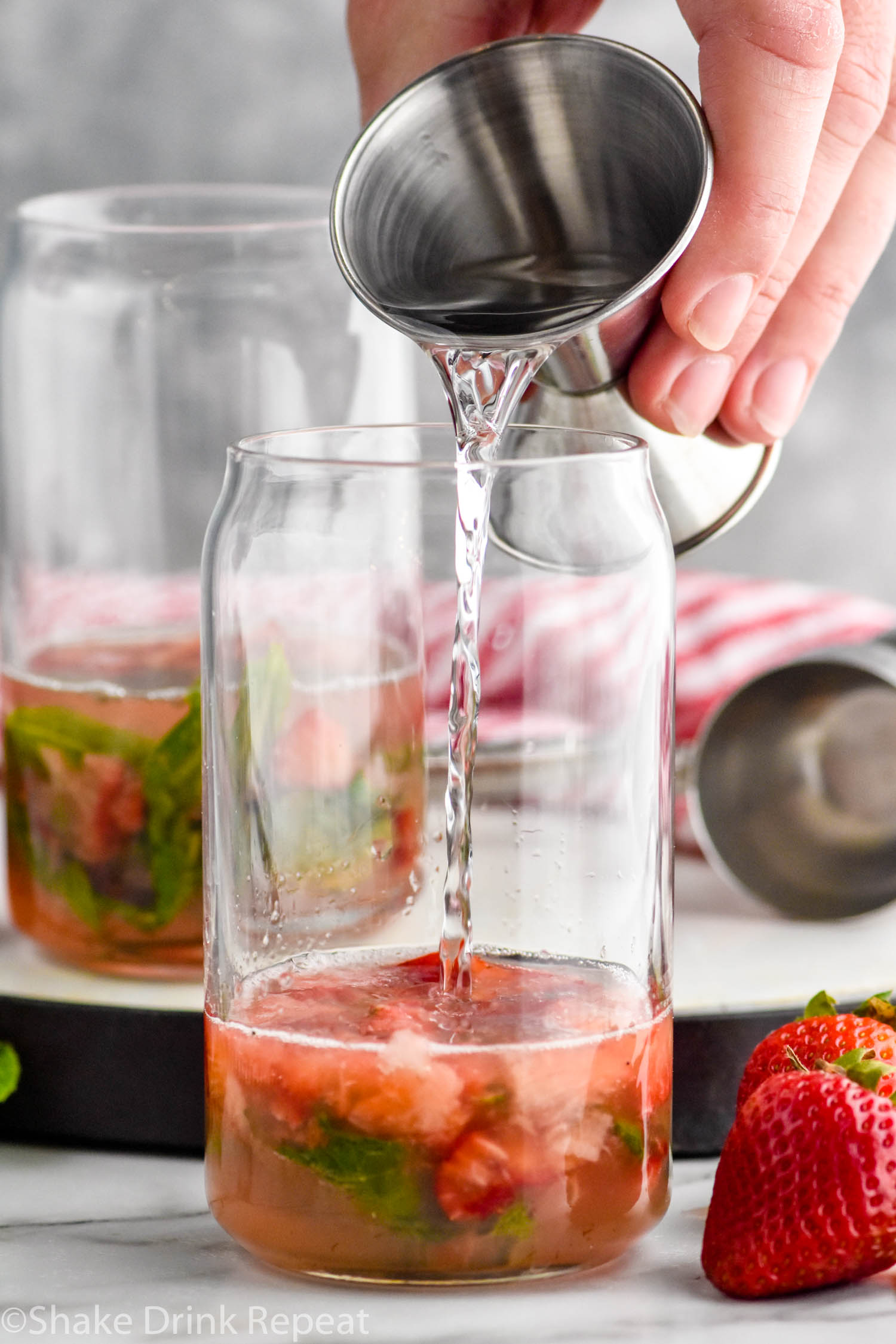 how-to-make-a-strawberry-mojito-4.jpg