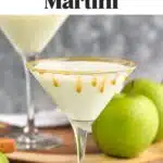 Pinterest graphic for Creamy Caramel Apple Martini recipe. Text says, "the best Creamy Caramel Apple Martini shakedrinkrepeat.com." Image shows Creamy Caramel Apple Martini with apples and caramel beside.